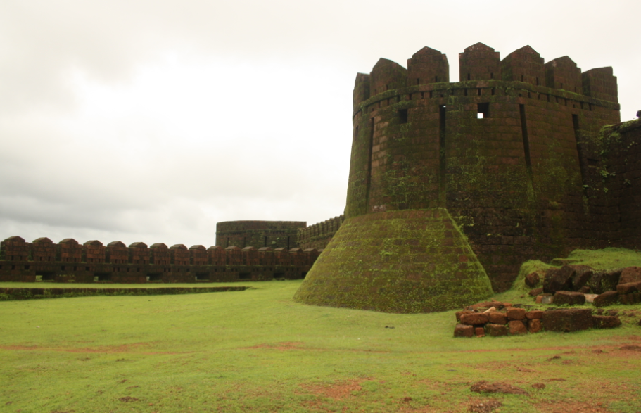 Mirjan Fort, Uttara Kannada (Karwar), Karnataka - Vushii.com